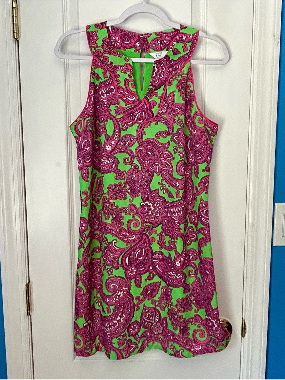 CROWN & IVY Like New Green & Pink Paisley Sleeveless Dress Keyhole Back-Size PM